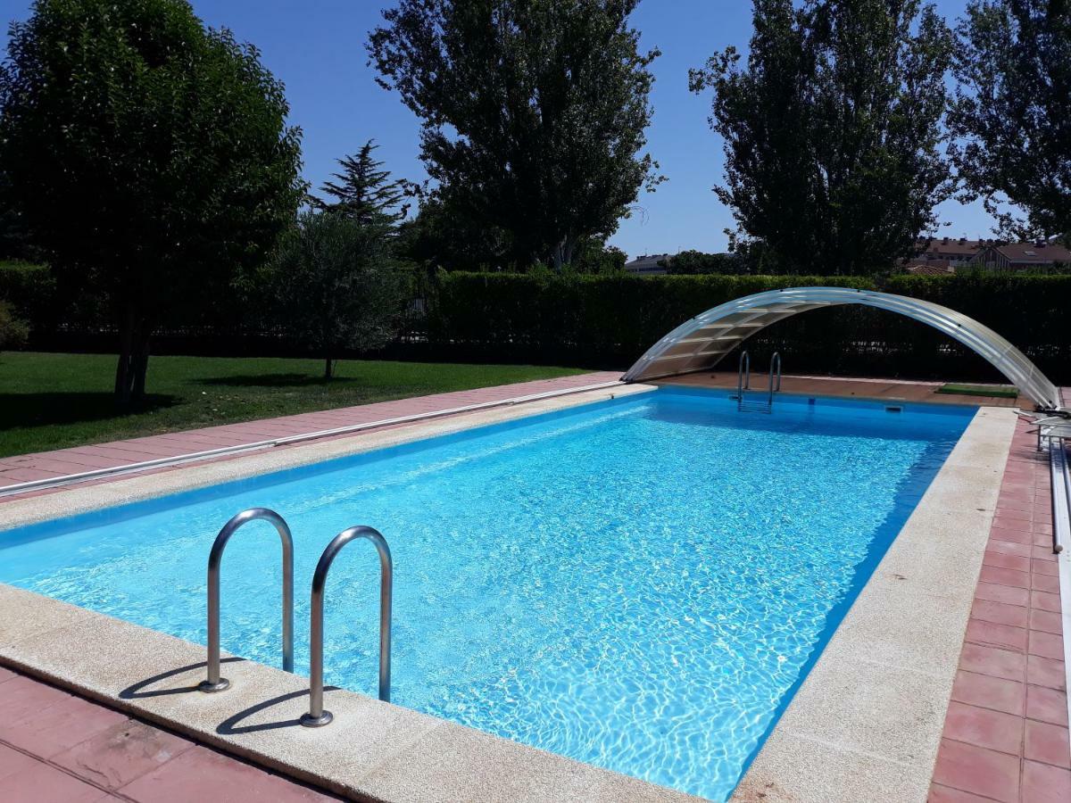 Preciosa Casa Independiente Con Piscina Cubierta Y Gran Jardin Privados Аро Экстерьер фото