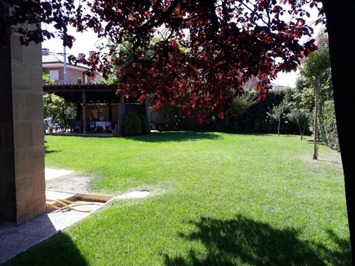 Preciosa Casa Independiente Con Piscina Cubierta Y Gran Jardin Privados Аро Экстерьер фото