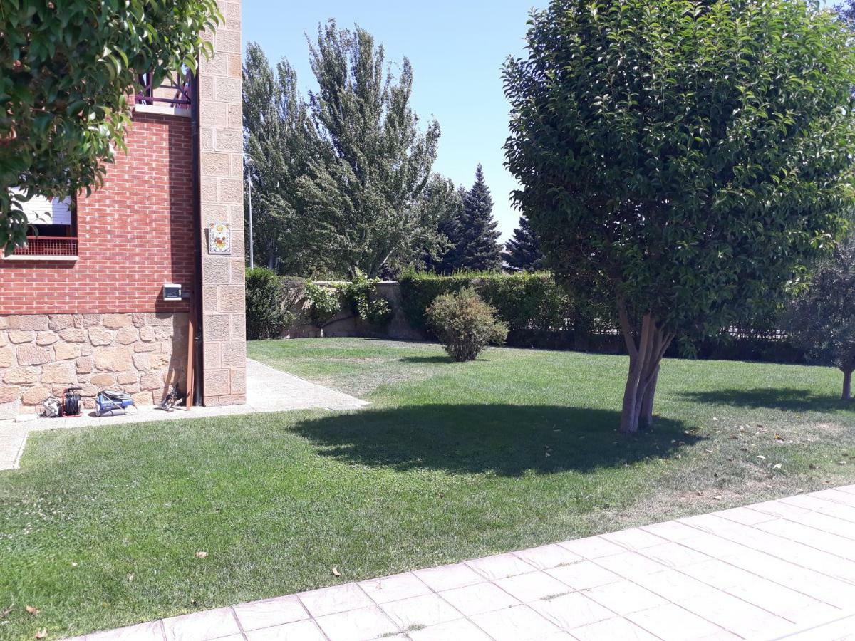 Preciosa Casa Independiente Con Piscina Cubierta Y Gran Jardin Privados Аро Экстерьер фото